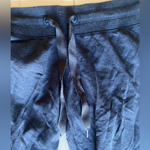Women’s lululemon pants - Picture 2 of 5